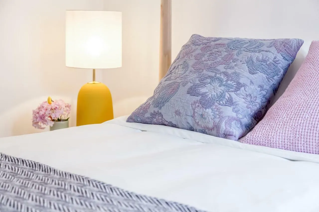Alfama, Bright And Spacious With Private Terrace, By Timecooler Lisboa